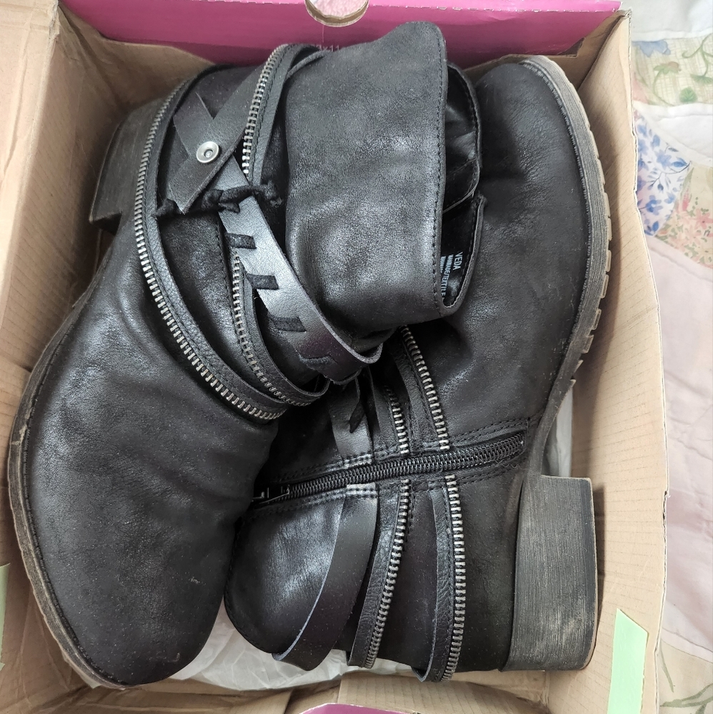 Ankle moto booties